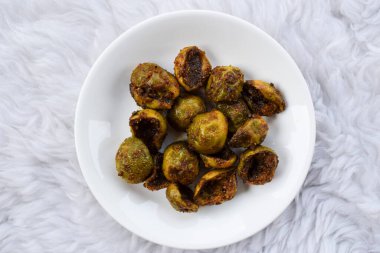 Jackfruit köri kızartması ya da Kathal Ki Sabji. Hint yemeği nefis. Orijinal ev yapımı Asya sebzesi..