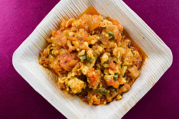Hindistan 'dan taze Kesar Mango çeşidi, Gir Gujarat' ta yetişen Maharastra 'da Aromatik aromalı organik mangolar. Yaz mevsimi özel meyveleri Mangoe meyvelerin kralı olarak bilinir. mangolar sepette