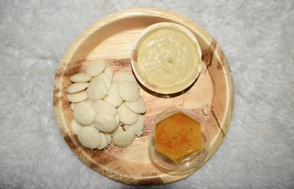 Delicioso Botón Mini Idli Con Sambar Caliente Chutney Maní Mungfali —  Fotos de Stock