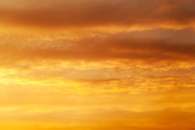 dramatik altın gökyüzü 