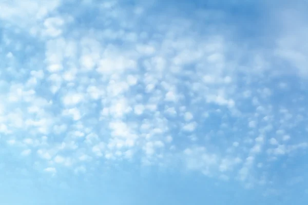 Weiße Wolke am Himmel — Stockfoto