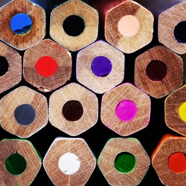 doku renkli kalemler