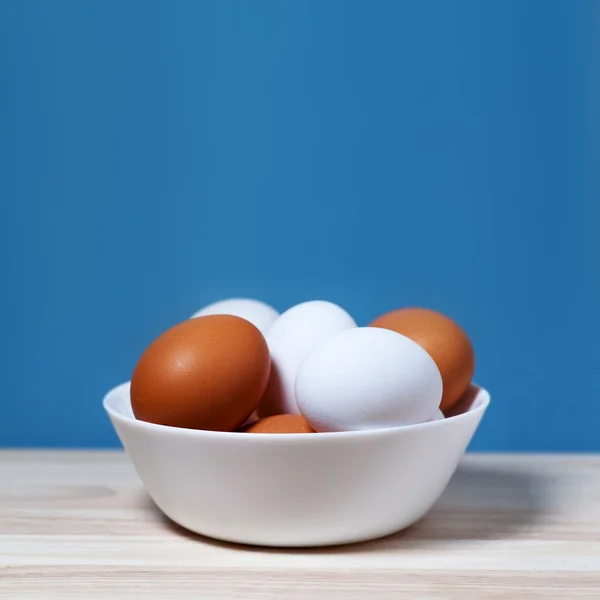 Brown and white eggs — Stock Photo, Image