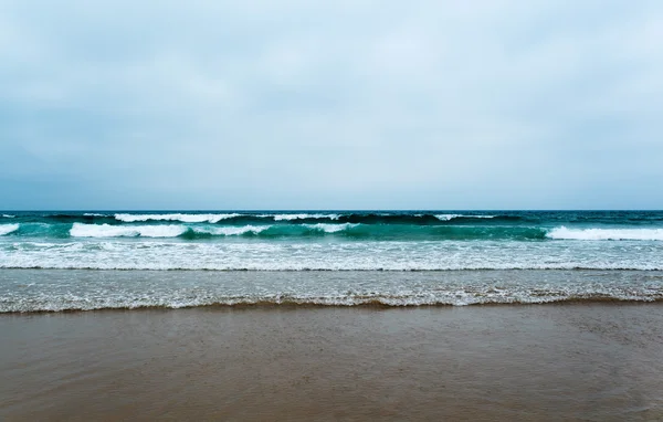 Onde in spiaggia oceanica — Foto Stock