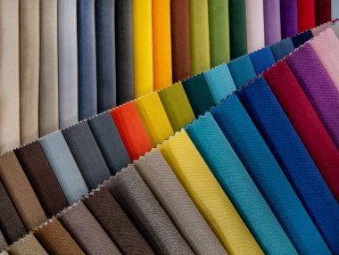 Mobilya üretimi için parlak renkli kumaş örnekleri kataloğu. Mobilya kumaşı koleksiyonu