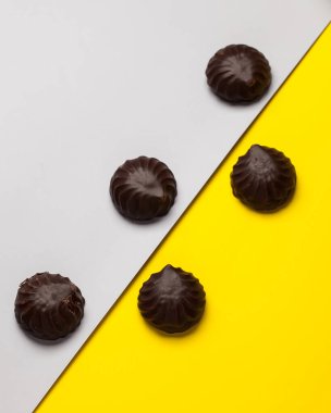 Çay ve kahveye şeker. Kurabiye. Şekerlemeler