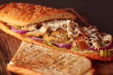 Panini. İtalyan burgerleri. Sebzeli ve etli panini..