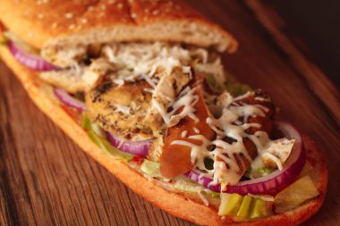 Panini. İtalyan burgerleri. Sebzeli ve etli panini..