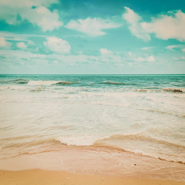 dalga deniz ve plaj vintage sesi ile.