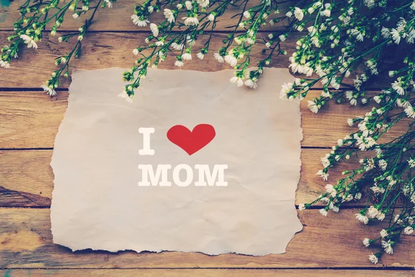 I love MOM and Happy Mothers day on brown paper — Stock Photo, Image