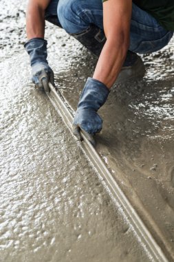 Adam mason şap kat çimento kat bina