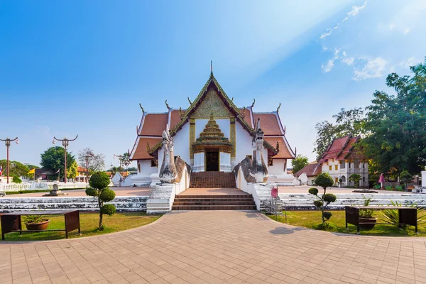 Wat phumin ist ein einzigartiger traditioneller thailändischer Tempel in der Provinz Nan , — Stockfoto