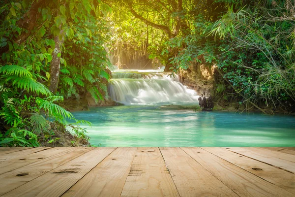 Wood table and Kuang Si waterfalls in Luang Prabang, Laos. — Stock Photo, Image