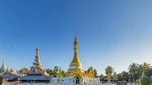 Wat Jong Klang i Wat Jong Kham w Maehongson prowincji, o północy — Zdjęcie stockowe