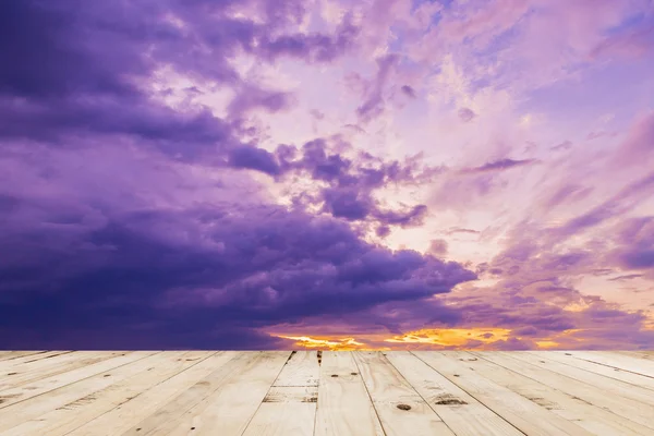 Wood table and dramatic clouds sunset in thailand. — Stock Photo, Image