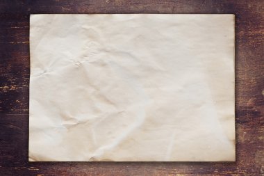 eski kağıt alanı olan ahşap arka plan üzerinde