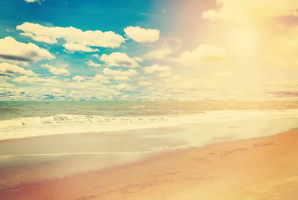 Mar y playa en verano en efecto vintage . — Foto de Stock