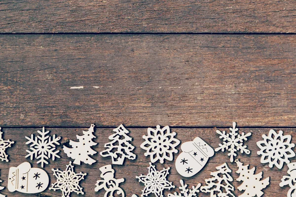 Holz Weihnachtsdekoration auf Holz Hintergrund mit Copyspace. — Stockfoto