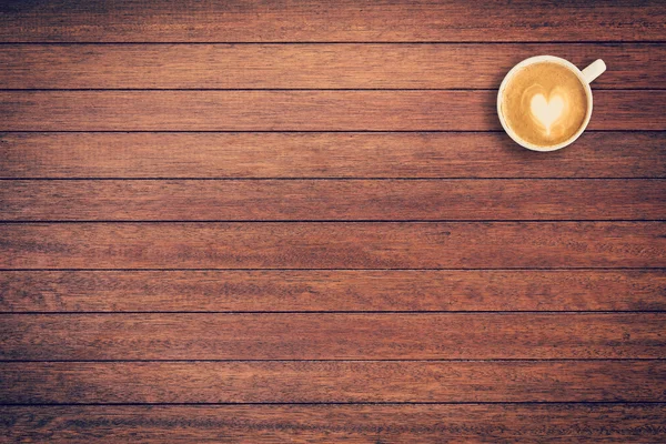 Koffiekopje op hout oud houten tafel met ruimte, vintage filter. — Stockfoto