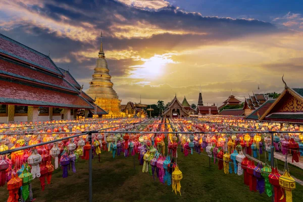 Barevná Lampa Lucerna Loi Krathong Wat Phra Haripunchai Lamphun Thajsko — Stock fotografie