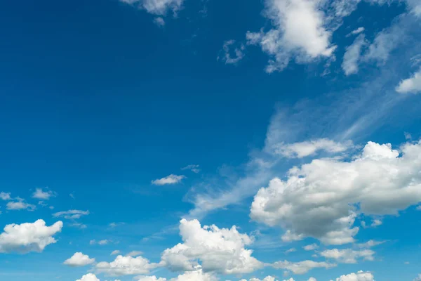 Blauwe Lucht Witte Wolken Pluizige Wolk Blauwe Lucht Achtergrond — Stockfoto