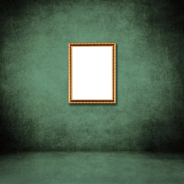 Fotorahmen an grüner Grunge-Wand im Raum. — Stockfoto