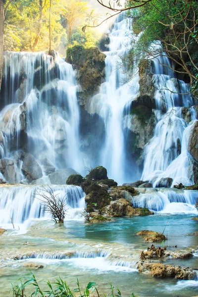 Kwang Šrí vodopád v Luang prabang, Laos. — Stock fotografie