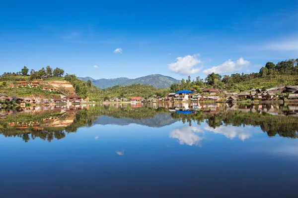 Ban rak thai village i Meahongson, Thailand. — Stockfoto