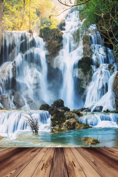 Wood bridge Kwang sri waterfall in Luang prabang, Laos. — Stock Photo, Image