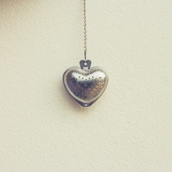 Ocelové srdce tvar pro Valentýna pozadí — Stock fotografie