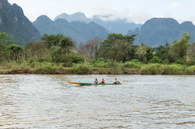 Vang Vieng, Lao r. - 24 Ekim: Tanımlanamayan turist vardır 