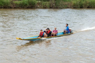 Vang Vieng, Lao r. - 24 Ekim: Tanımlanamayan turist vardır 
