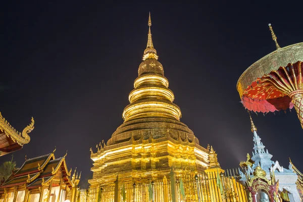 Templo Phra Que Hariphunchai en Lamphum, Provincia Chang Mai, Th — Foto de Stock
