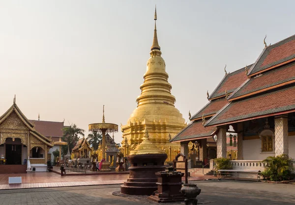 Tempel phra that hariphunchai in lamphum, Provinz chang mai, th — Stockfoto