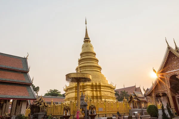 Tempel phra that hariphunchai in lamphum, Provinz chang mai, th — Stockfoto