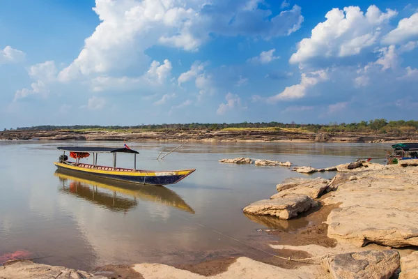 Boat at Sam Phan Bok in Thailand — Stock Photo, Image