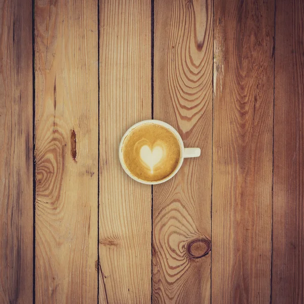 Latte koffie op hout achtergrond en textuur — Stockfoto