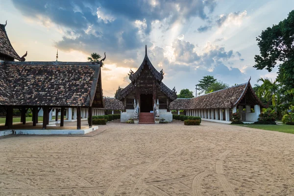 Wat Ton Kain, Antiguo templo de madera en Chiang Mai Tailandia . — Foto de Stock