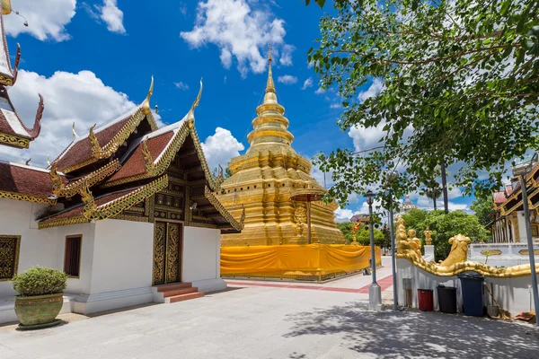 Chiang Mai, Thailand. Wat Phra Sri Chom Thong templet. — Stockfoto