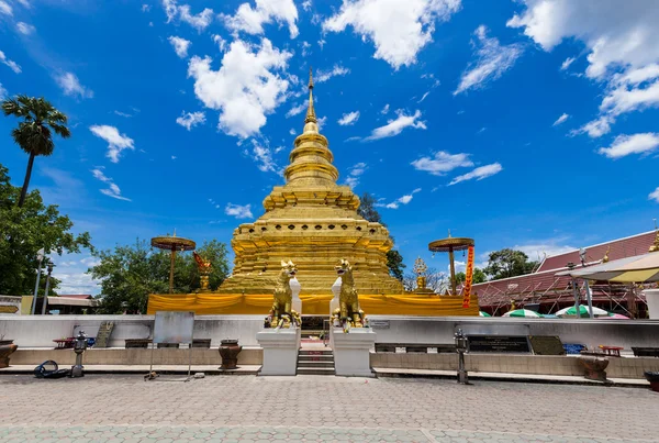 Chiang Mai, Tailândia. Wat Phra que Sri Chom Thong Templo . — Fotografia de Stock