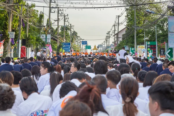 Chiang mai, thailand - 31. Mai: viele Menschen geben Essen und Trinken — Stockfoto