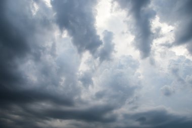 Rainclouds ya da Nimbus yağmurlu sezonu