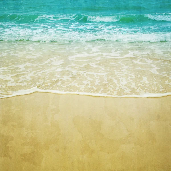 Spiaggia di sabbia e onde marine con effetto vintage — Foto Stock