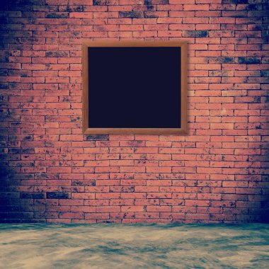 eski kare kırmızı tuğla duvar ve zemin beton v ile iç Oda