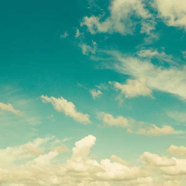 Céu azul vintage e nuvens com espaço — Fotografia de Stock