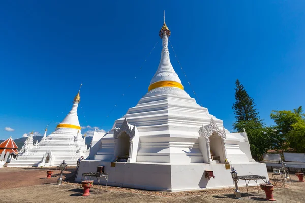 White unique pagoda in Wat Phra That Doi Gongmoo landmark of Mae — Stock Photo, Image