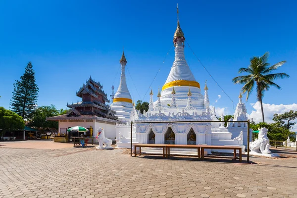 White unique pagoda in Wat Phra That Doi Gongmoo landmark — Stock Photo, Image