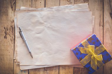 kalem antika arka plan için eski kağıt ve hediye kutusu