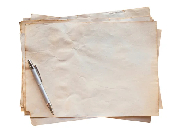 Hârtie veche și stilou pe izolat cu cale de tăiere . — Fotografie, imagine de stoc