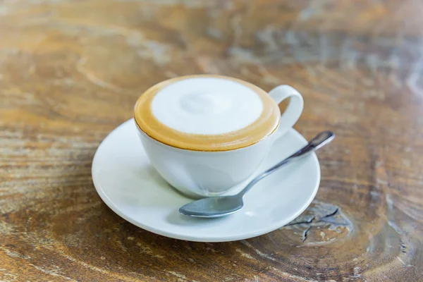 Close-up van koffie op houten tafel — Stockfoto